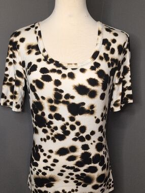 St. John Black & Cream  Scoop Neck Short Sleeve Top